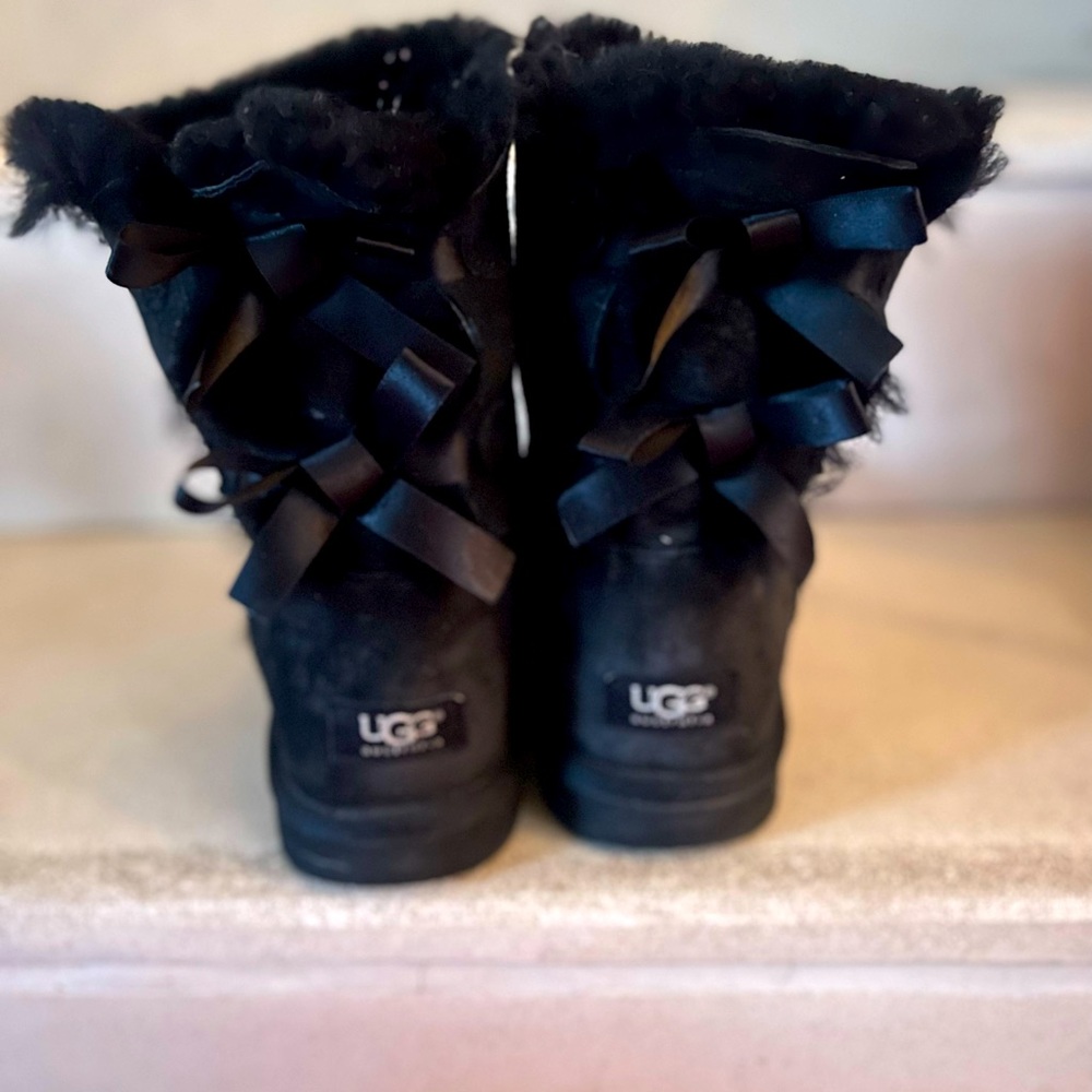 Women's Uggs size 9